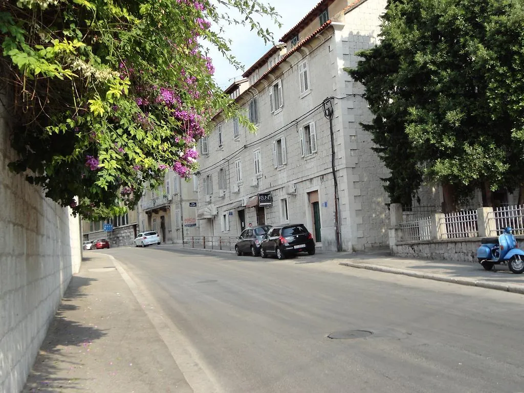 Rooms And Apartments Emily Split Vendégház